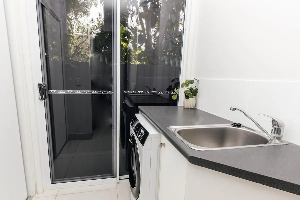 Breezy Beach House - Private Pool Yaroomba Holiday home
